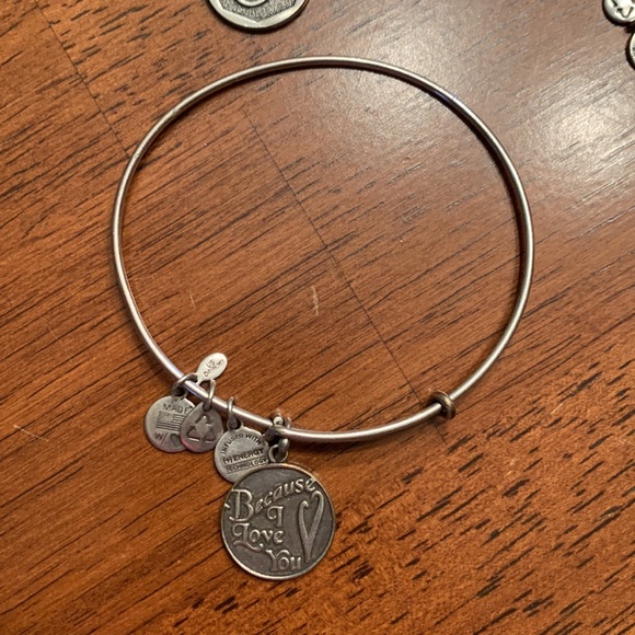 ALEX AND ANI SET IF 3 silver tone bracelets and 1 Bella Ryann gold tone - Picture 4 of 6